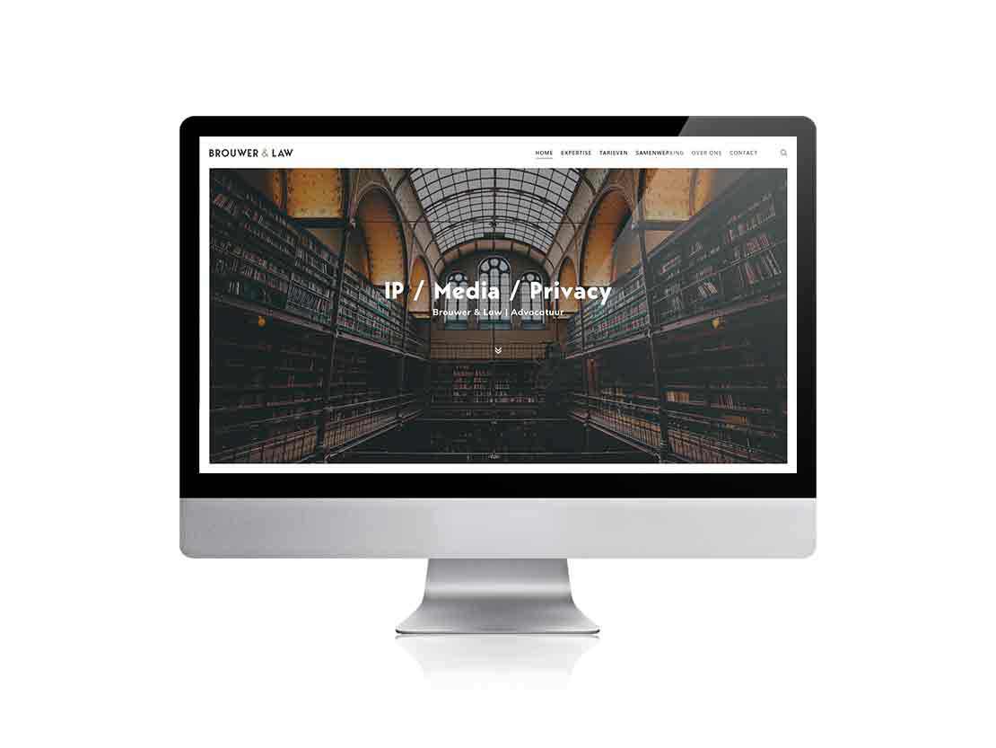 De webdesigners van Qoorts ontwikkelden het nieuwe website design voor Brouwer & Law